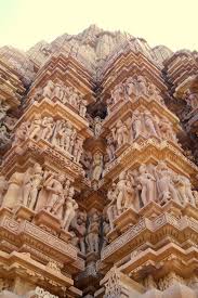 Who built Khajuraho temple - Descriptive 1 - TCP