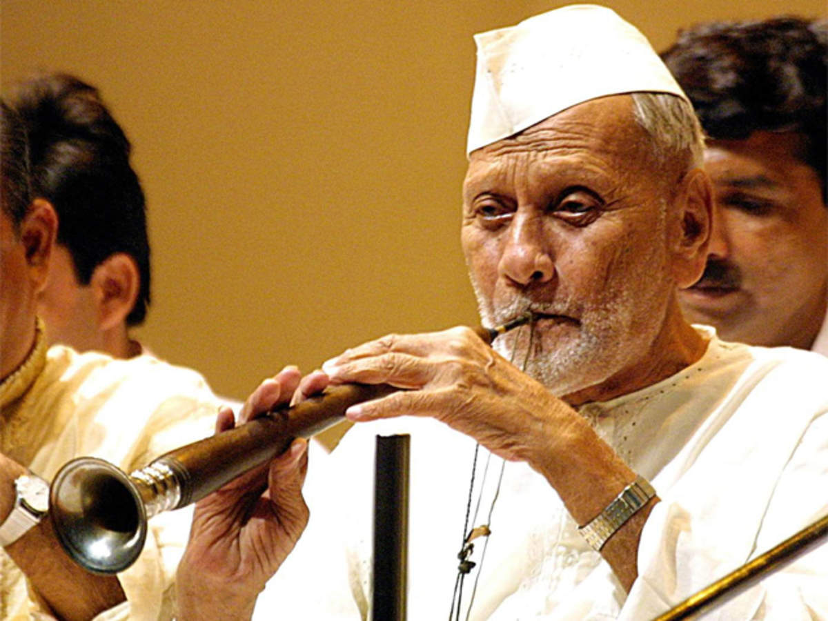 write a biography on ustad bismillah khan